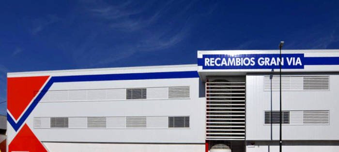 mejora de eficiencia energética de naves mediante lamas de aluminio