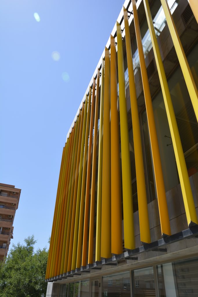 Celosías de aluminio de grandes palas Umbelco UPO-600