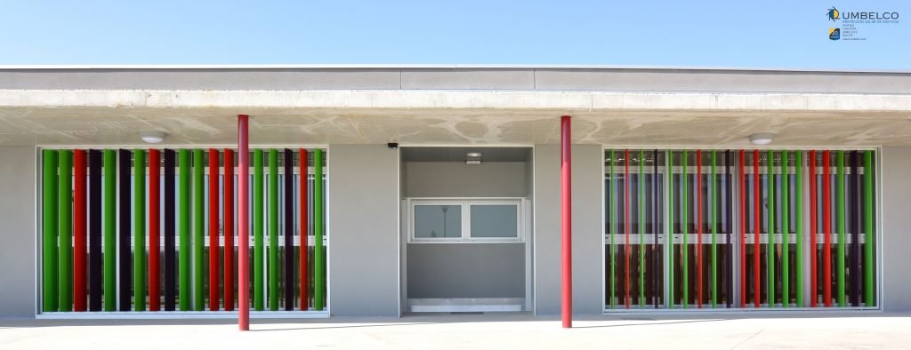 Celosías orientables de aluminio UPO-250 para colegios (Zaragoza Sur) 