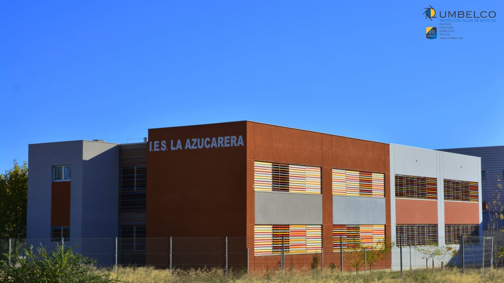 Celosías de aluminio de colores para colegios 