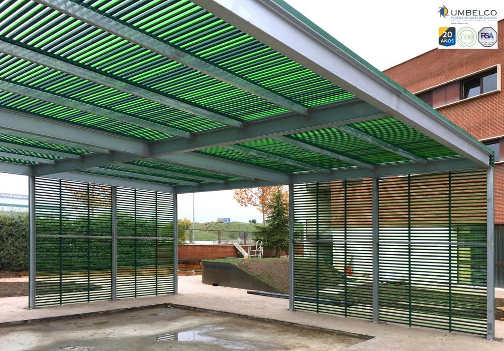 pérgola de lamas fijas de aluminio