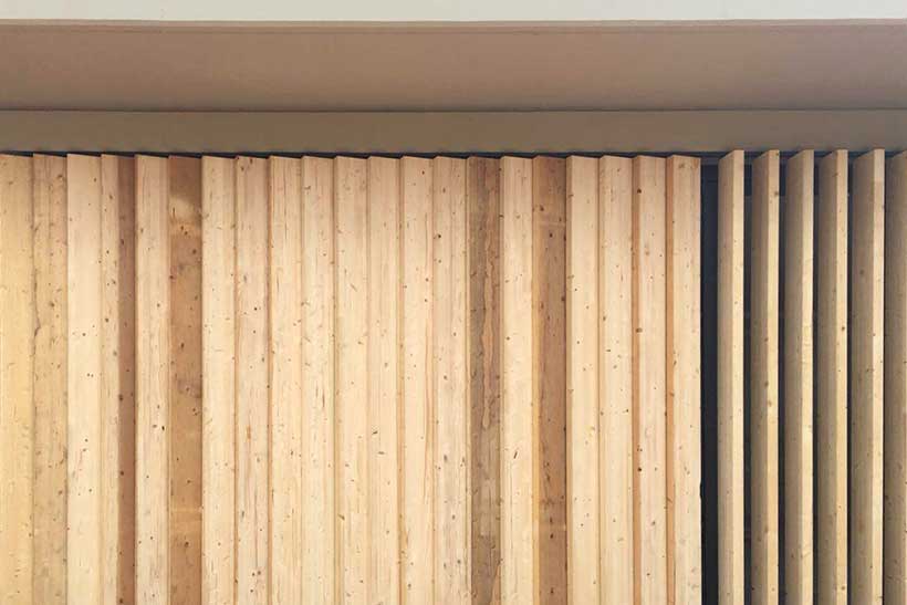 celosias de lamas madera fachada edificio umbelco