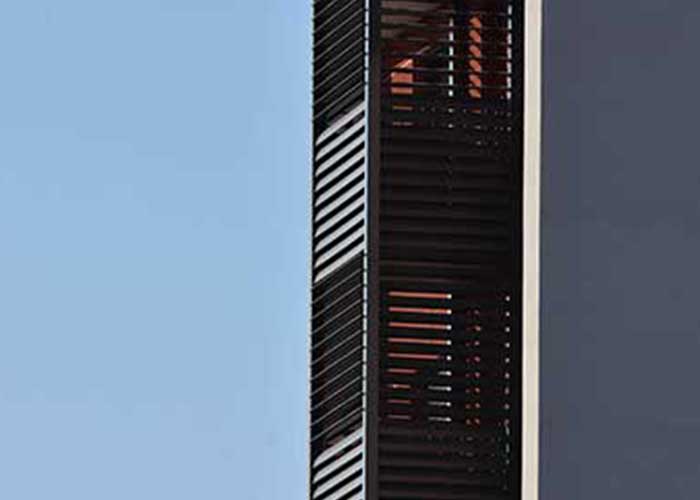 celosias lamas orientables aluminio upo 150 estetica uniforme edificio zaragoza destacada